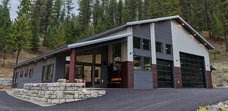A beautiful bardominium with metal roofing from Metal America in Spokane, WA