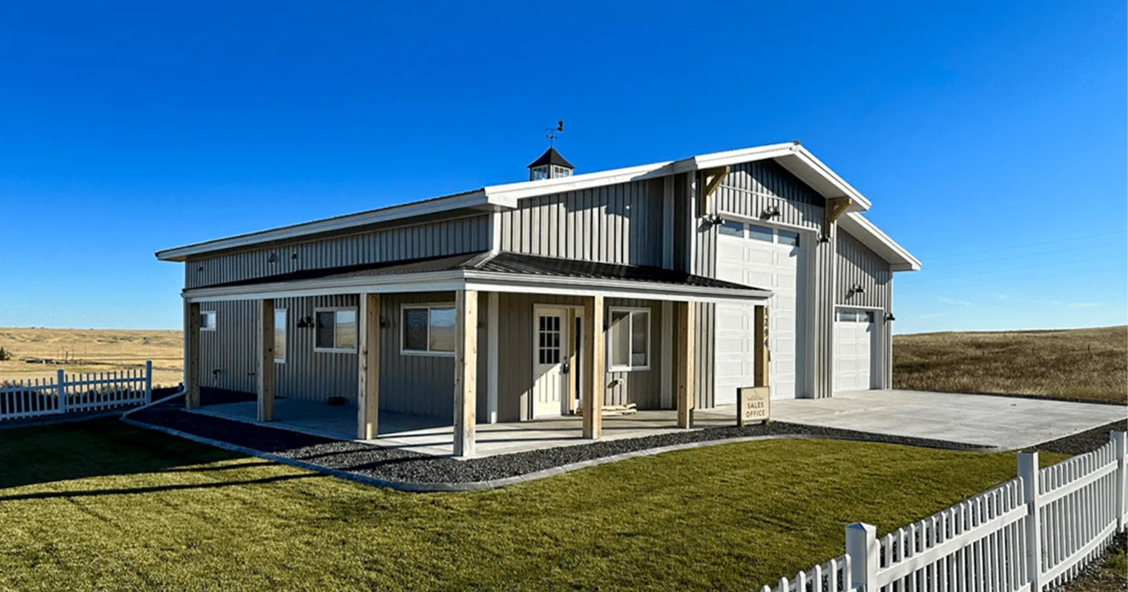 The metal siding vs wood siding on this grey barndominium is far superior